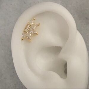 COPY - COPY - 18k Gold Large Crystal Leaf Flower Cartilage Earring Brand New